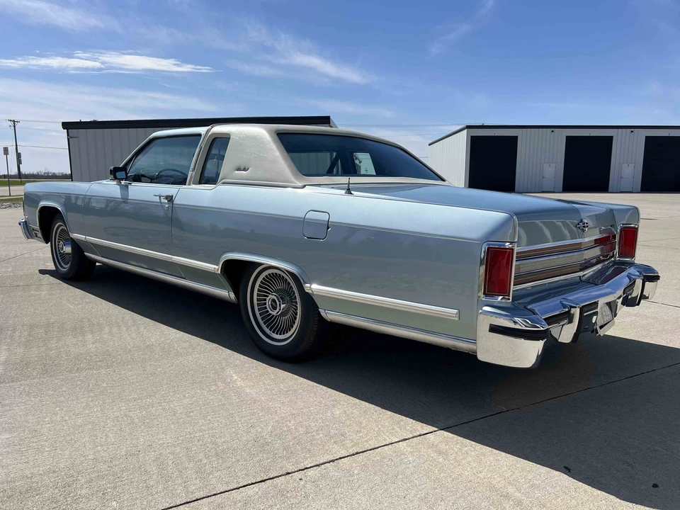 1979 Lincoln Continental 5th Gen - Image 9 of 31