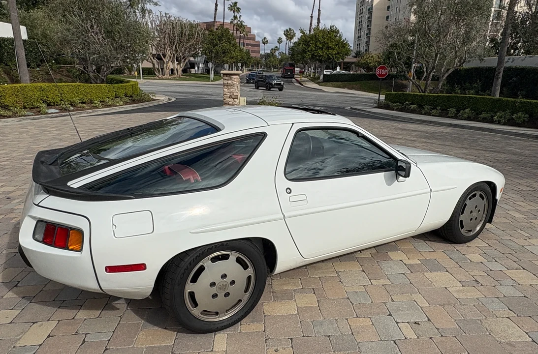 1984 Porsche 928 S - Image 14 of 31