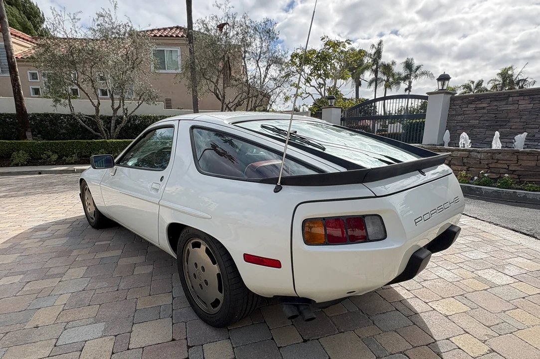 1984 Porsche 928 S - Image 12 of 31