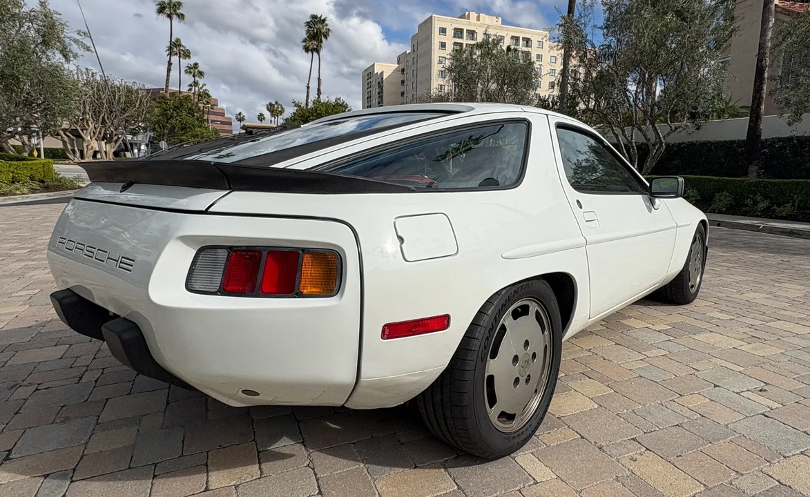 1984 Porsche 928 S - Image 13 of 31