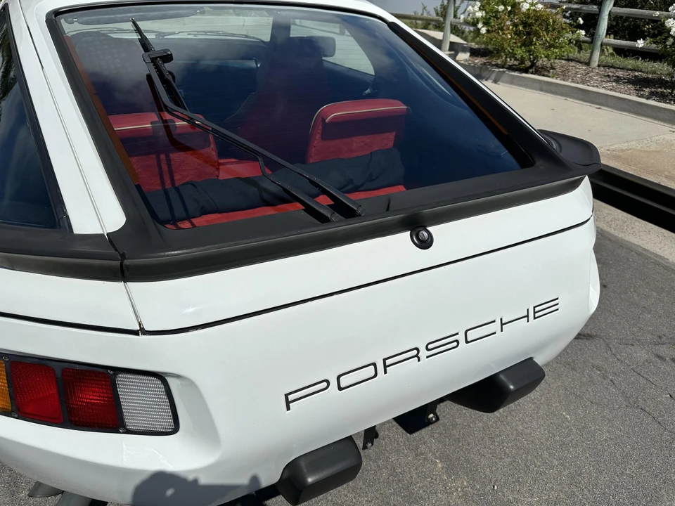 1984 Porsche 928 S - Image 9 of 31