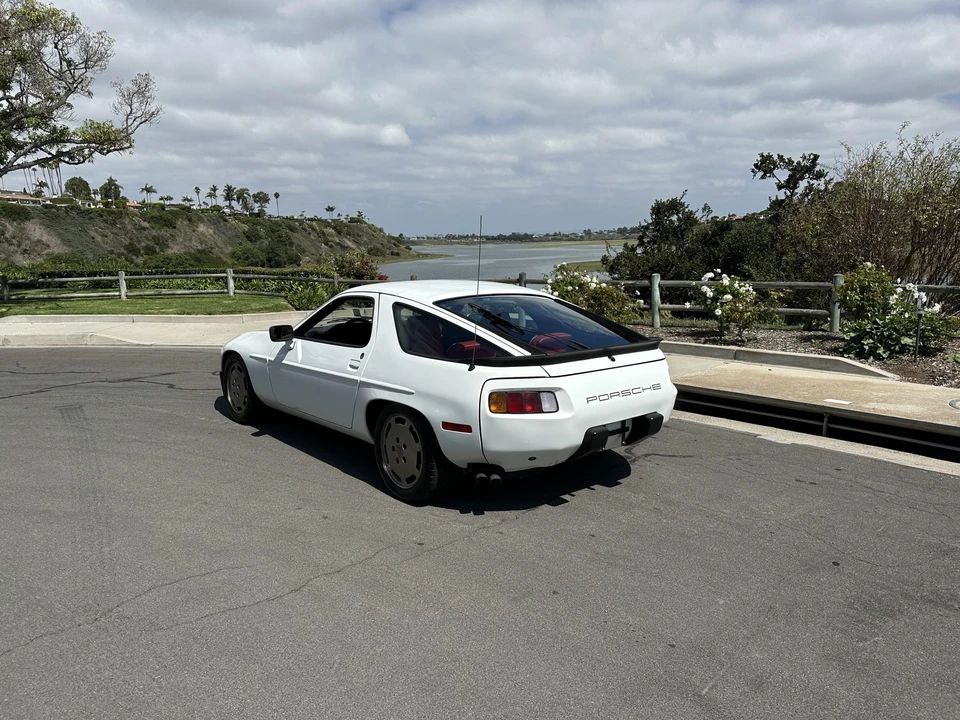 1984 Porsche 928 S - Image 7 of 31