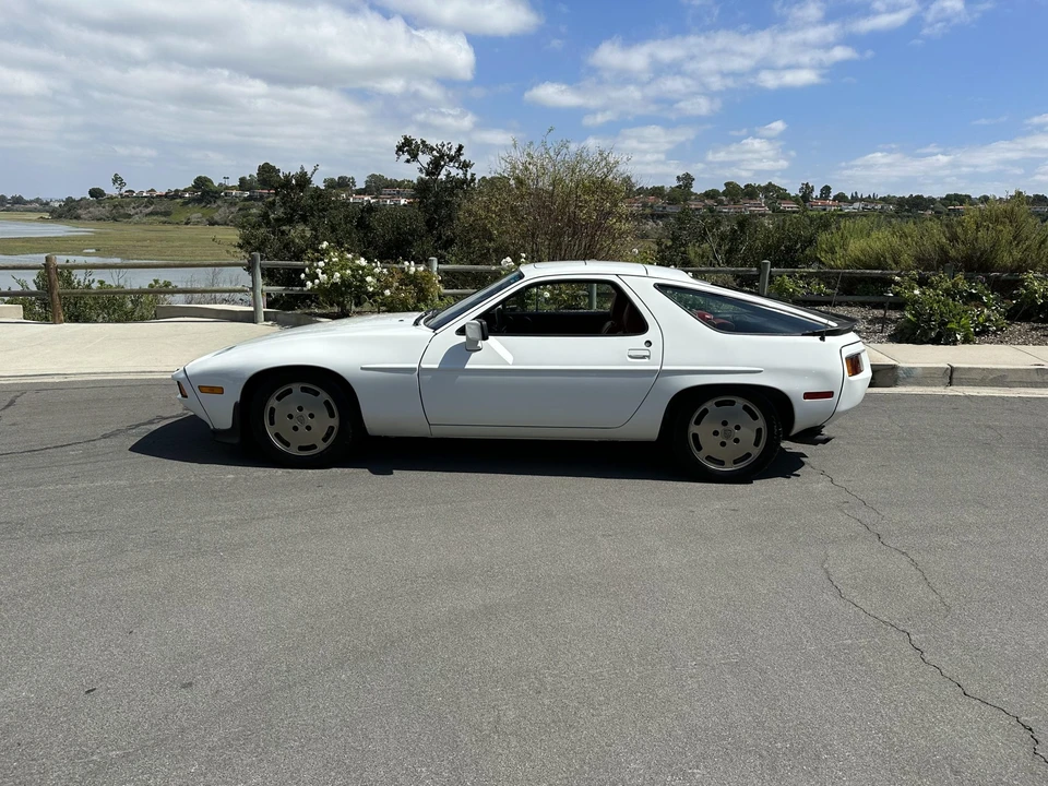1984 Porsche 928 S - Image 6 of 31