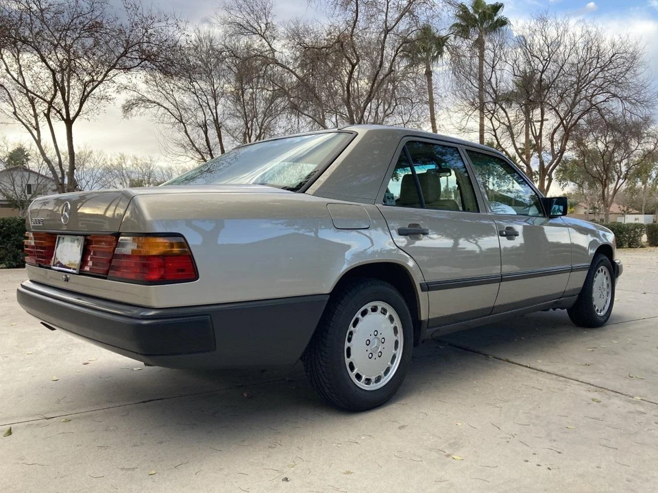1987 Mercedes-Benz W124 E-Class - Image 28 of 31
