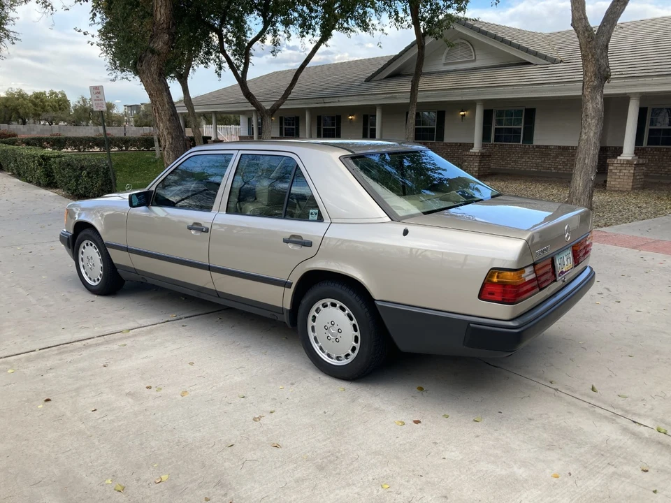 1987 Mercedes-Benz W124 E-Class - Image 18 of 31