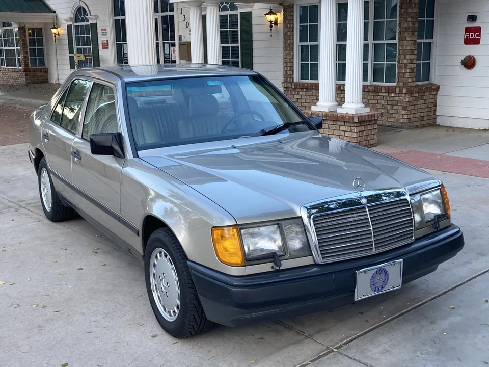 1987 Mercedes-Benz W124 E-Class - Image 7 of 31