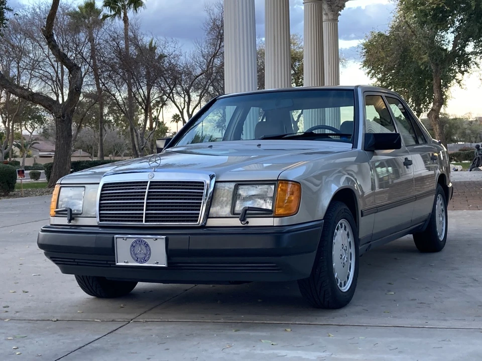 1987 Mercedes-Benz W124 E-Class - Image 2 of 31