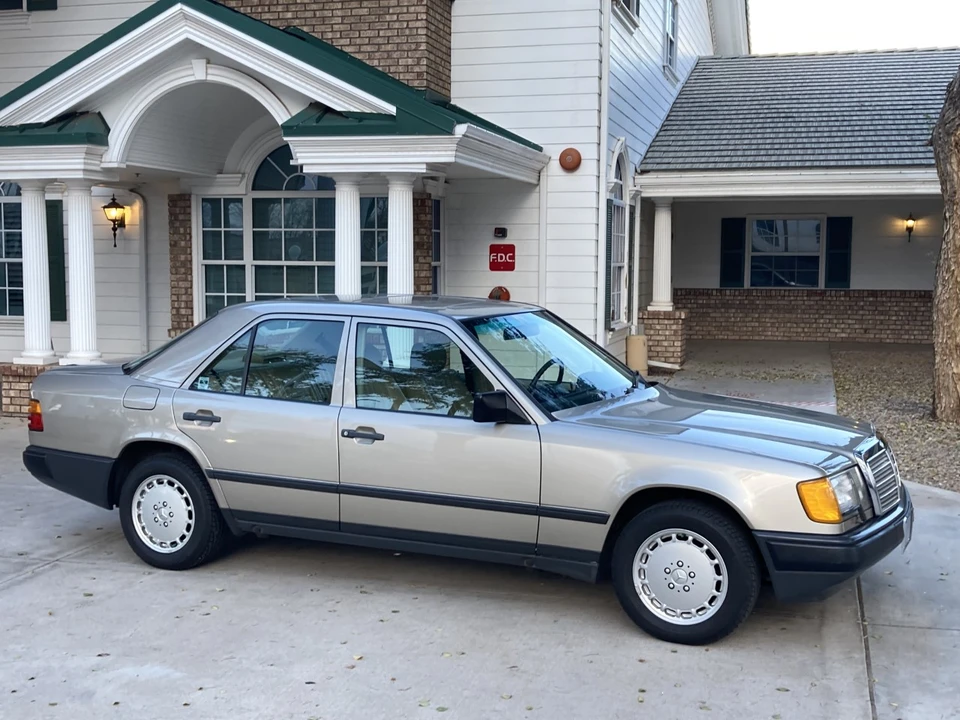 1987 Mercedes-Benz W124 E-Class - Image 11 of 31