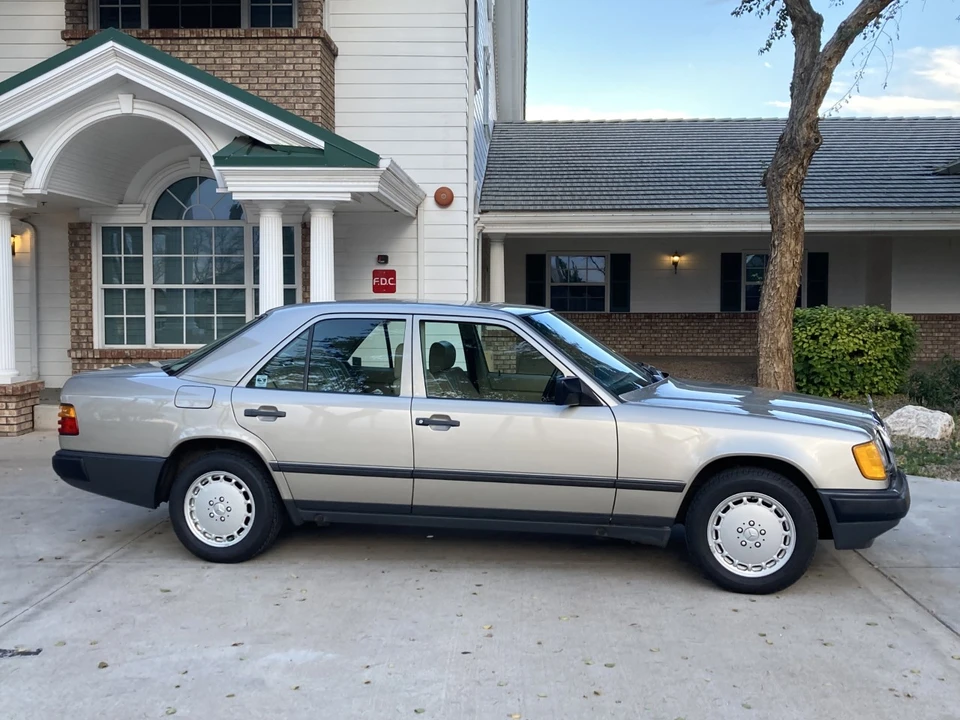 1987 Mercedes-Benz W124 E-Class - Image 12 of 31