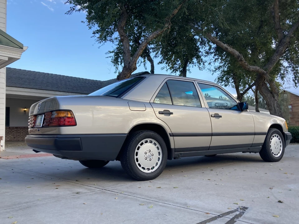 1987 Mercedes-Benz W124 E-Class - Image 13 of 31