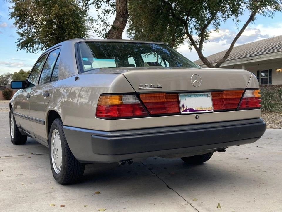 1987 Mercedes-Benz W124 E-Class - Image 16 of 31