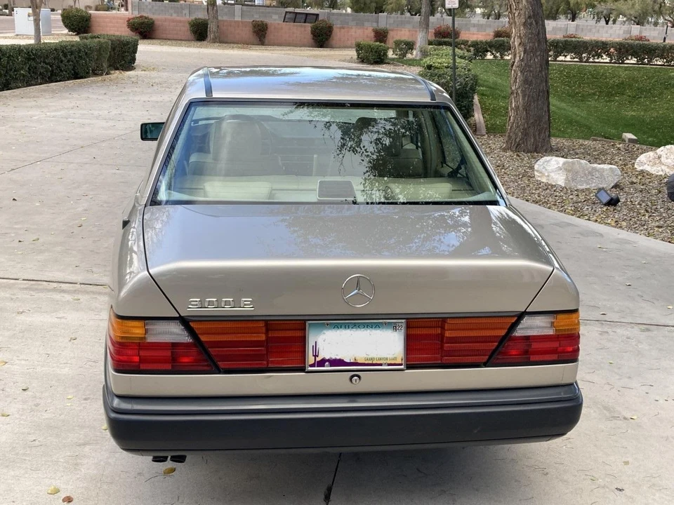 1987 Mercedes-Benz W124 E-Class - Image 30 of 31
