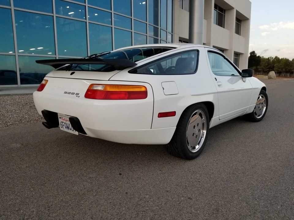 1988 Porsche 928 S4 - Image 14 of 31