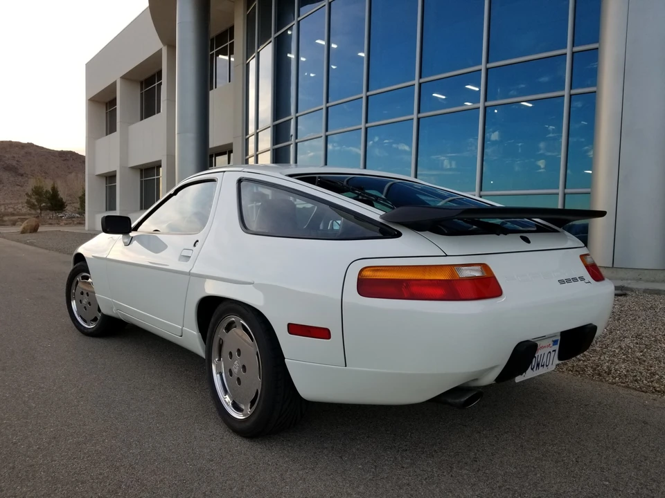 1988 Porsche 928 S4 - Image 9 of 31