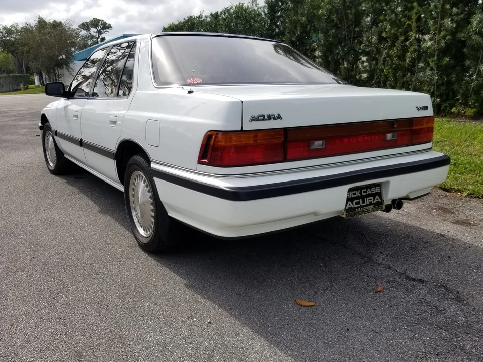 1989 Acura Legend 1st Gen - Image 3 of 31