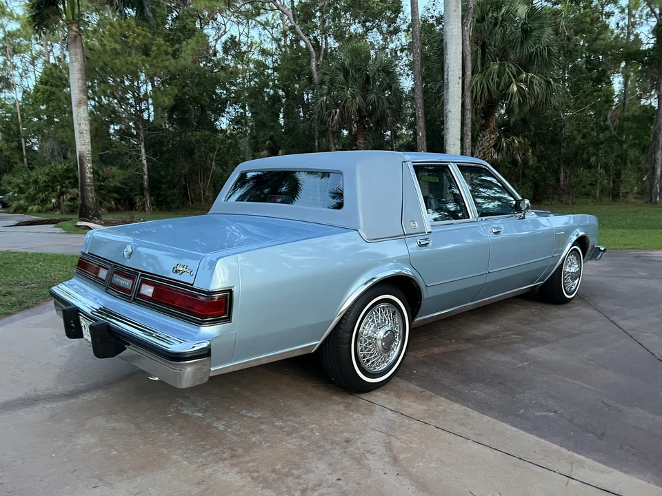 1989 Chrysler New Yorker - Image 9 of 31