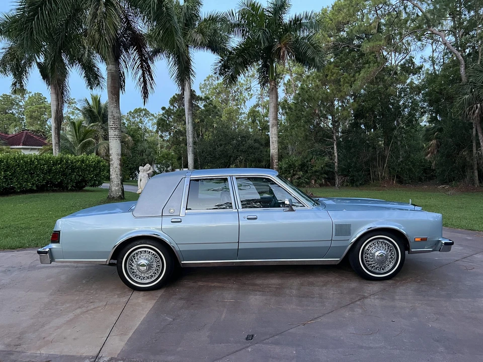 1989 Chrysler New Yorker - Image 10 of 31