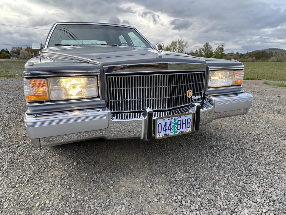 1990 Cadillac Brougham - Image 12 of 31