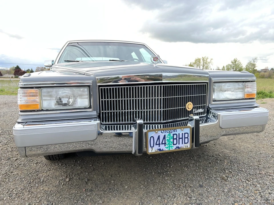 1990 Cadillac Brougham - Image 11 of 31