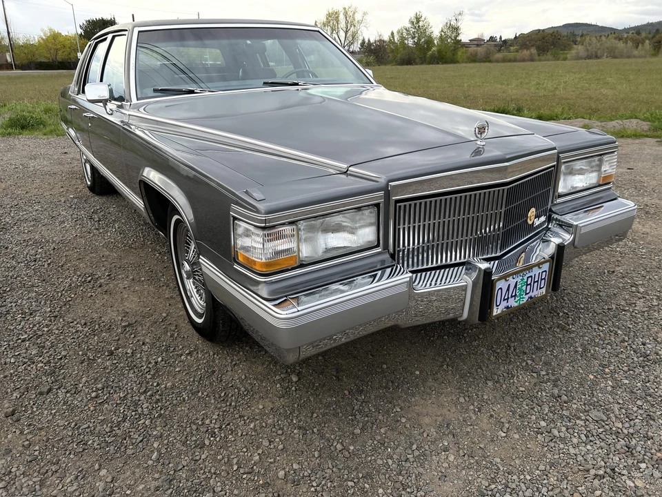 1990 Cadillac Brougham - Image 13 of 31