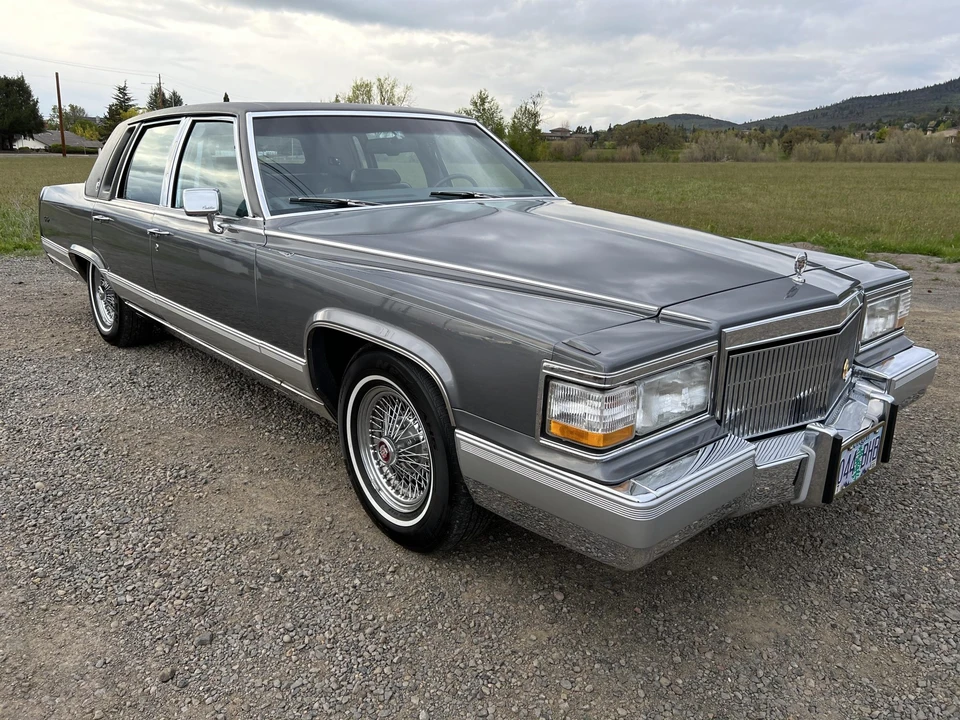 1990 Cadillac Brougham - Image 14 of 31
