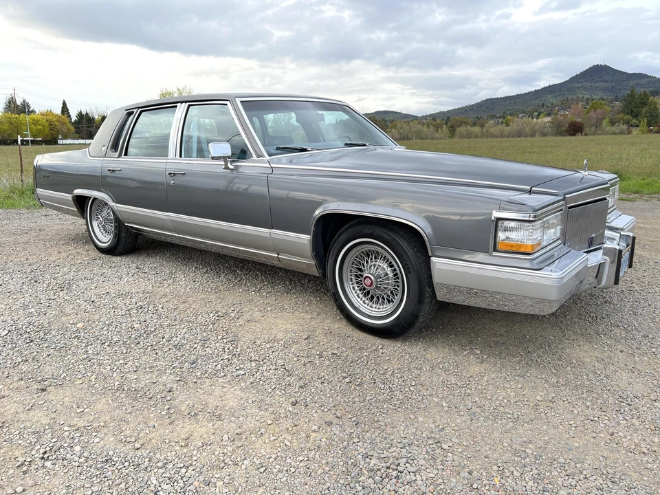 1990 Cadillac Brougham - Image 16 of 31