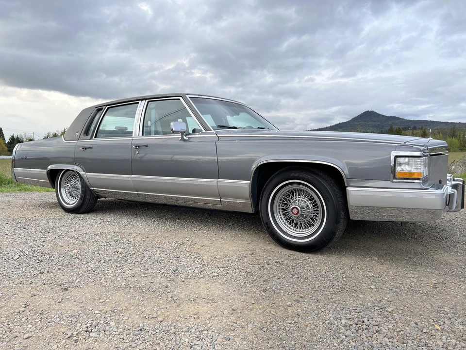 1990 Cadillac Brougham - Image 17 of 31