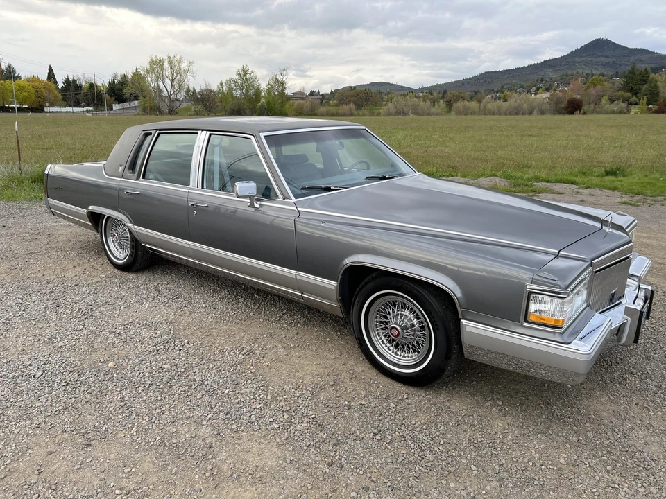 1990 Cadillac Brougham - Image 15 of 31