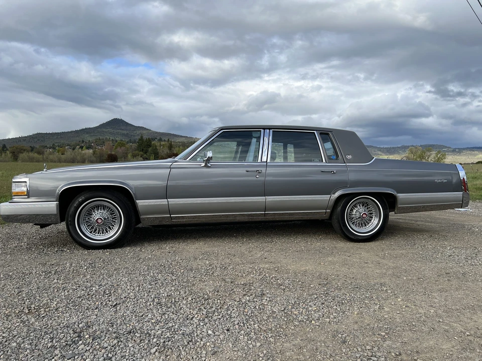 1990 Cadillac Brougham - Image 21 of 31