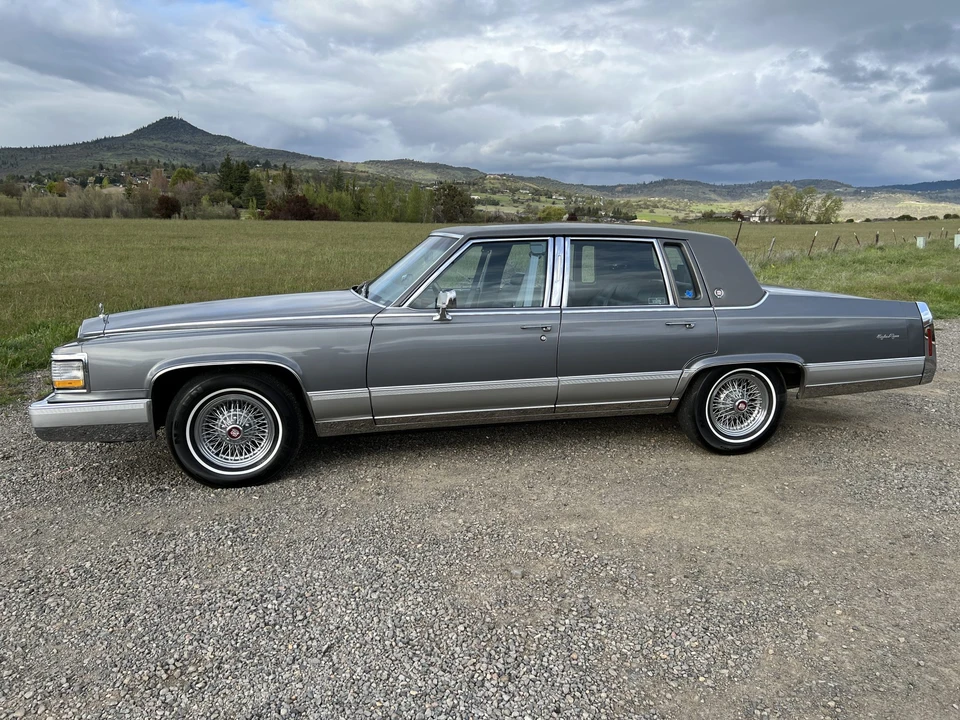 1990 Cadillac Brougham - Image 19 of 31