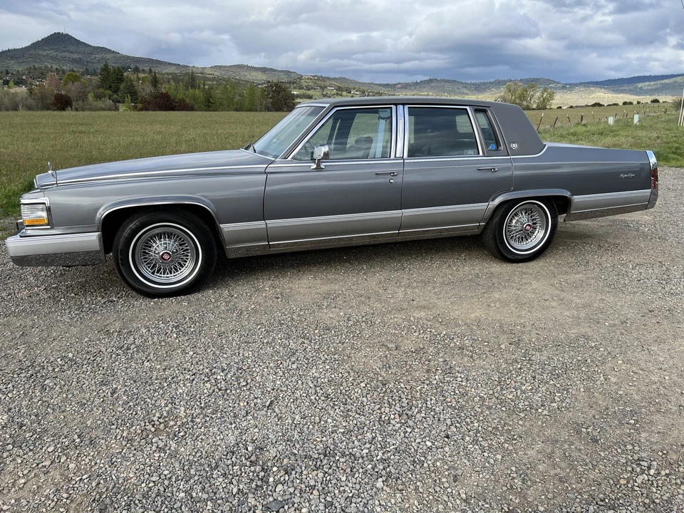 1990 Cadillac Brougham - Image 20 of 31