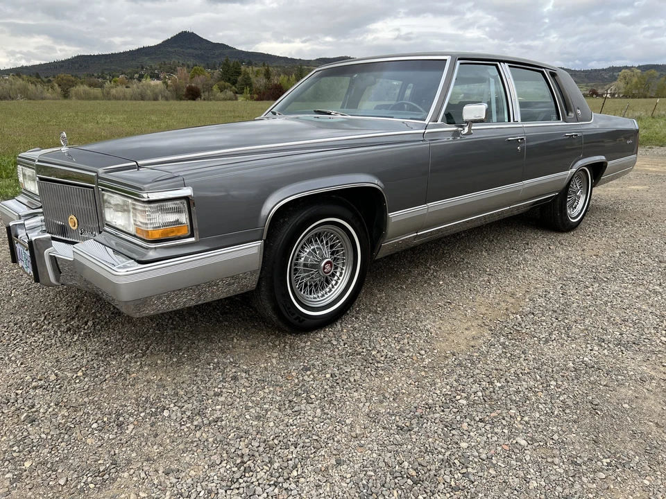 1990 Cadillac Brougham - Image 4 of 31