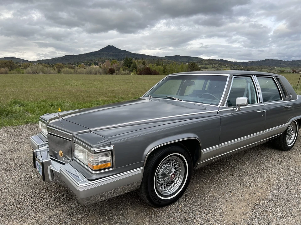1990 Cadillac Brougham - Image 26 of 31