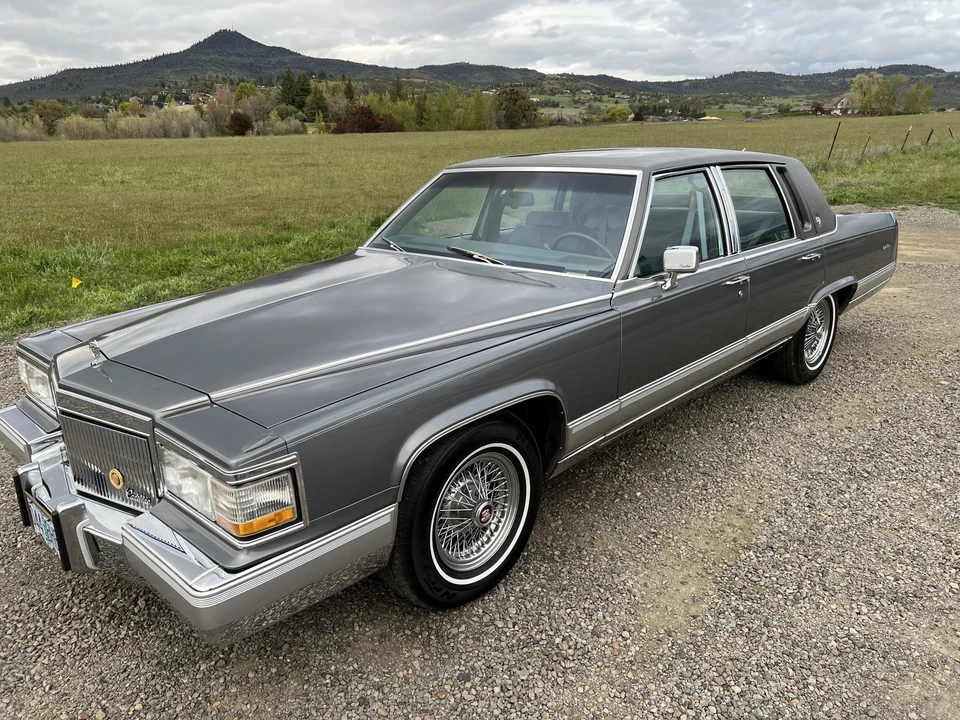1990 Cadillac Brougham - Image 7 of 31