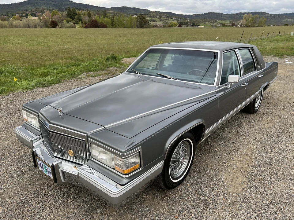 1990 Cadillac Brougham - Image 8 of 31