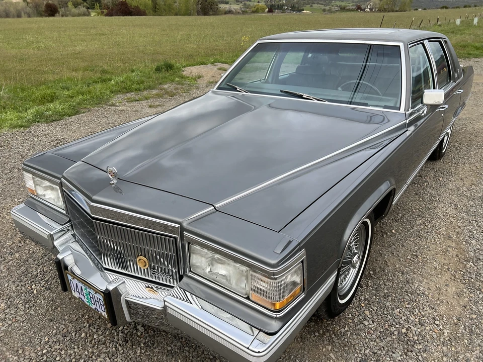 1990 Cadillac Brougham - Image 28 of 31