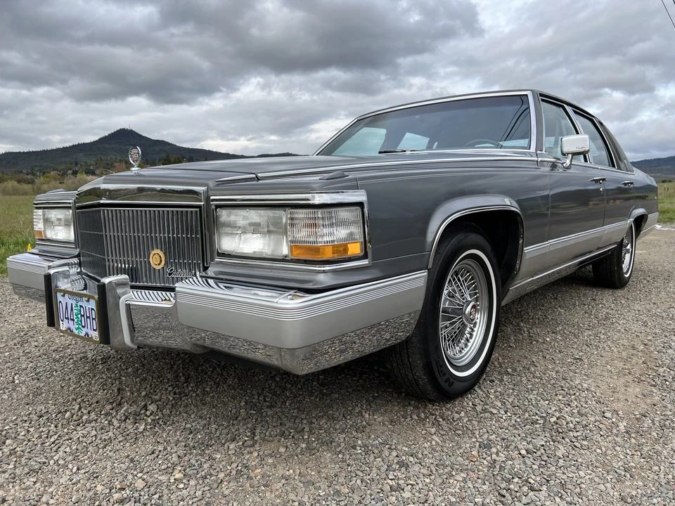 1990 Cadillac Brougham - Image 9 of 31
