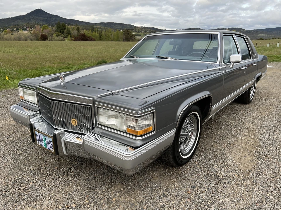 1990 Cadillac Brougham - Image 10 of 31