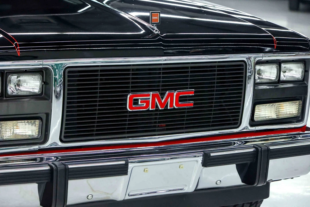 1991 GMC Suburban 7th Gen - Image 25 of 31