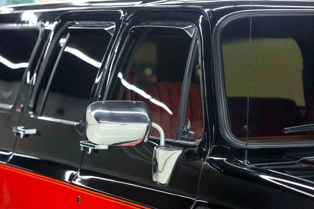 1991 GMC Suburban 7th Gen - Image 28 of 31