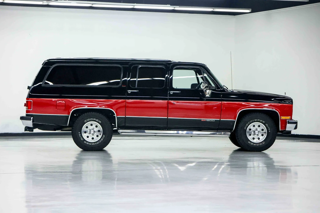 1991 GMC Suburban 7th Gen - Image 8 of 31