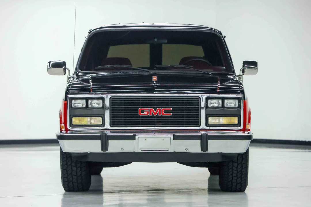 1991 GMC Suburban 7th Gen - Image 2 of 31