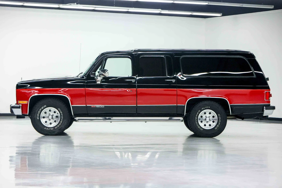 1991 GMC Suburban 7th Gen - Image 4 of 31