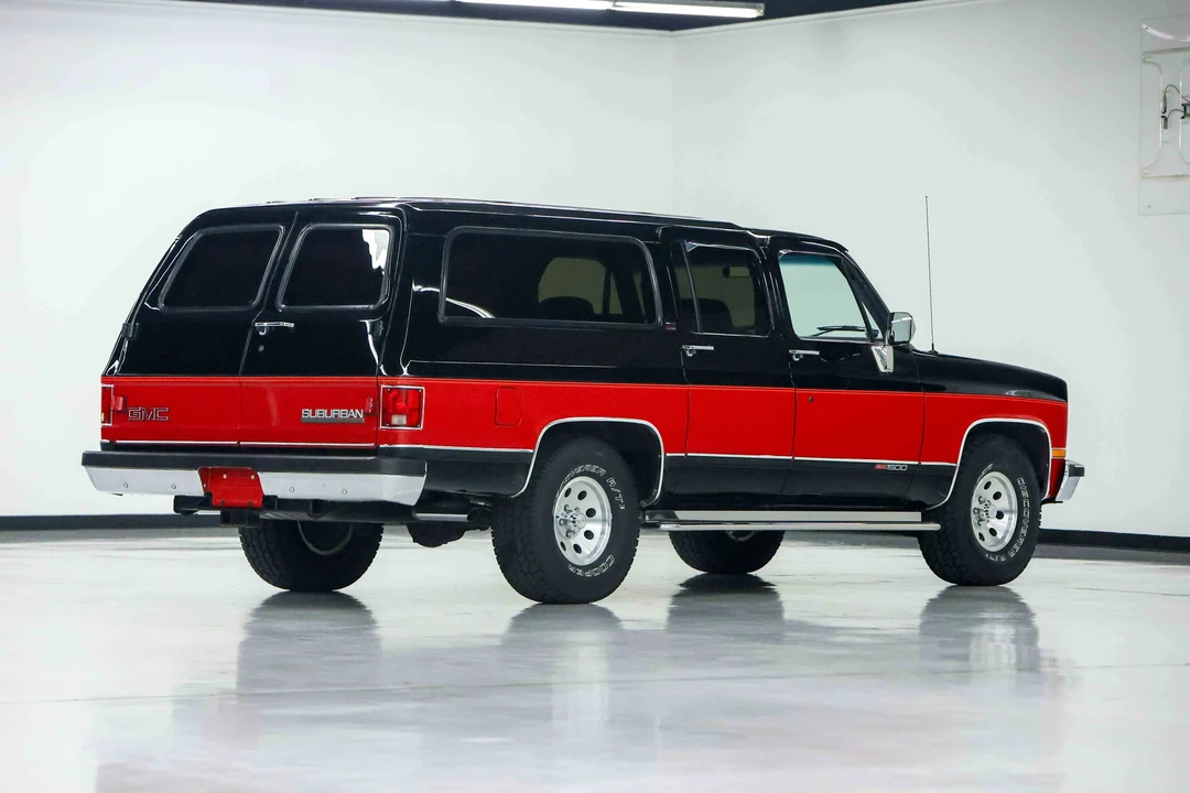 1991 GMC Suburban 7th Gen - Image 7 of 31
