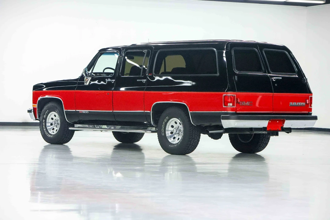 1991 GMC Suburban 7th Gen - Image 5 of 31