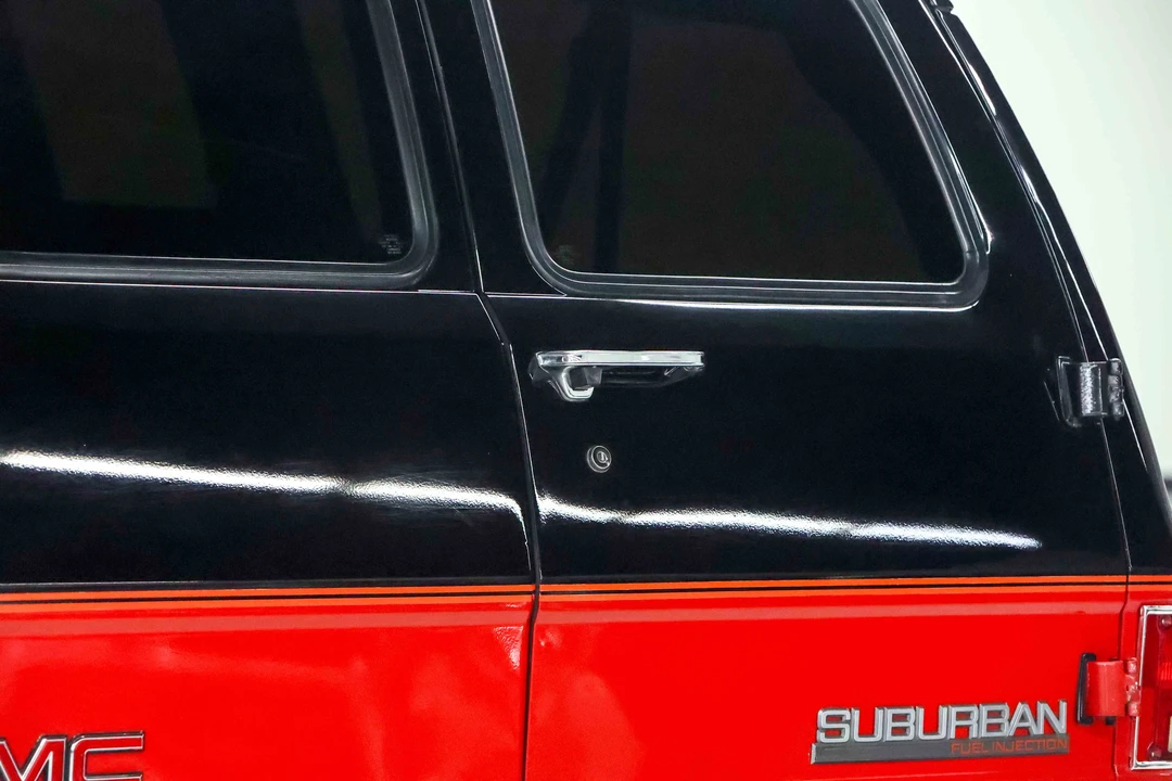 1991 GMC Suburban 7th Gen - Image 15 of 31
