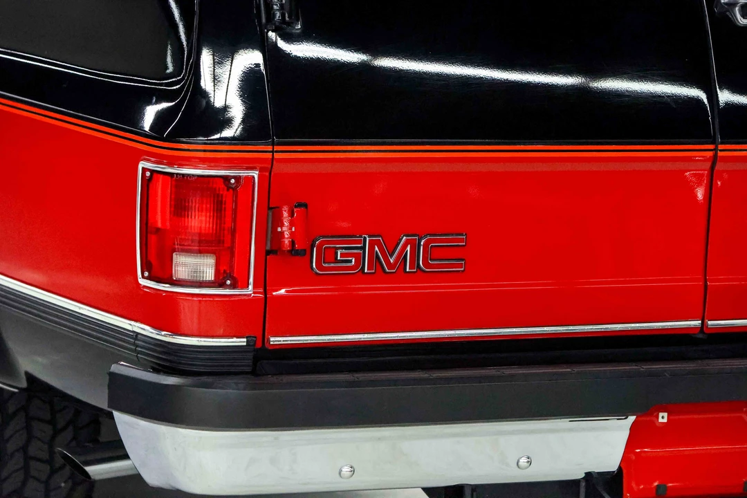 1991 GMC Suburban 7th Gen - Image 14 of 31