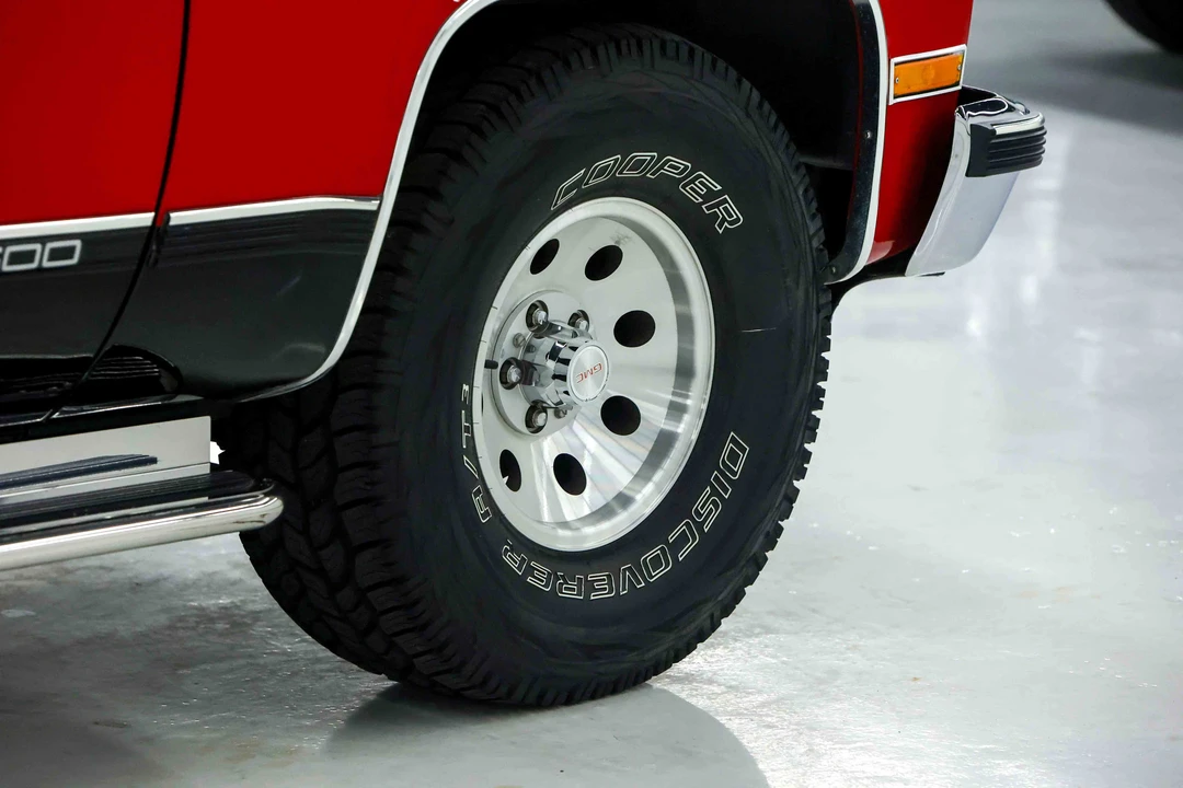 1991 GMC Suburban 7th Gen - Image 23 of 31
