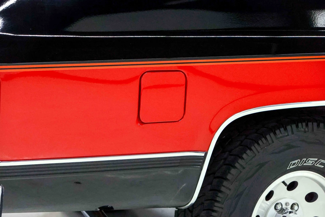 1991 GMC Suburban 7th Gen - Image 18 of 31