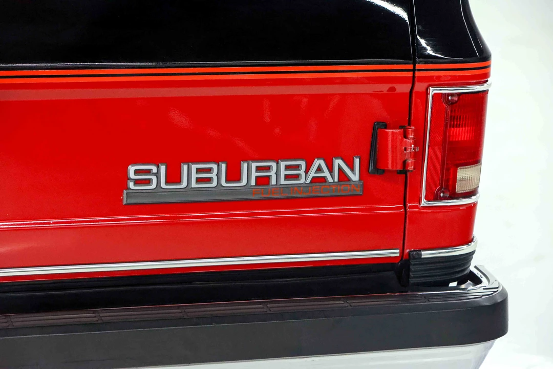 1991 GMC Suburban 7th Gen - Image 16 of 31